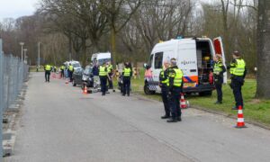 20230318 meer dan honderd bekeuringen bij politiecontrole enschede zuid news united dennis bakker