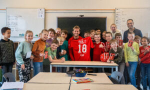 20230321 Michel Vlap verrast 13 000e Kidsclublid FC Twente Media