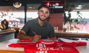 20230602 Irakli Yegoian tekent contract Foto FC Twente Media