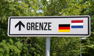 20230712 Grensovergang grens Duitsland Nederland i Stock