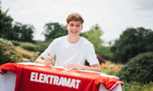 20230714 Gijs Besselink tekent contract bij FC Twente Foto FC Twente Media