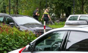 20230804 Politie valt woning Beneluxlaan binnen in verband met steekincident Spaansland News United Dennis Bakker