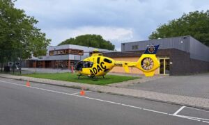 20230805 Kind valt door dak school Enschede traumahelikopter News United Dennis Bakker