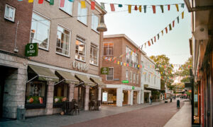 202309 COEN KRUKKERT 12 STRAATBEELD ENSCHEDE BINNENSTAD ANALOOG