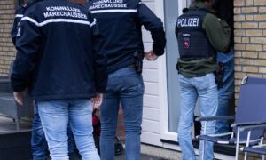 20231114 Mensensmokkelnetwerk in Twente opgerold vijf mannen uit Hengelo en Enschede aangehouden Foto Koninklijke Marechaussee