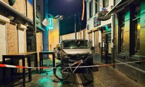 20231211 Politie inval coffeeeshop Enschede Stadsgravenstraat Black Se