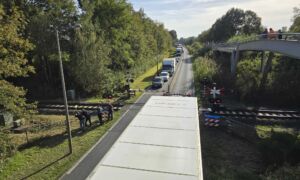 20241016 Spoorwegovergang Euregioweg defecte trein Enschede Gronau