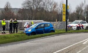 20241115 auto uit de bocht diamantstraat hengelo foto news united rick olde nordkamp