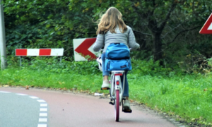 20250328 Meisje op fiets