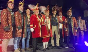 20251111 Krekkelstadsprins Alain en burgemeester wethouders 1 Twente