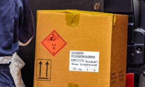 20251125 Inval Burgemeester Jacobsstraat aanhouding Enschede News United vuurwerk