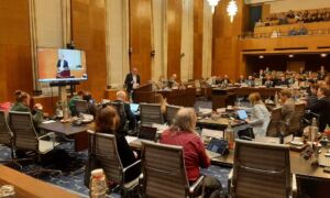 20251209 Gemeenteraad Enschede lege stoel