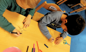 20251209 voorbereidingen kerstboom