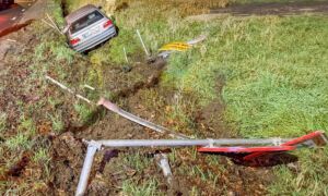 20251221 Ongeval Poolse auto in de sloot Buurserstraat Enschede