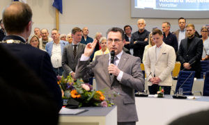 20260402 installatie raad mustafa kocabiyik