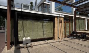 20260709 kiosk markt dichtgeplakt 1 IMG 3851