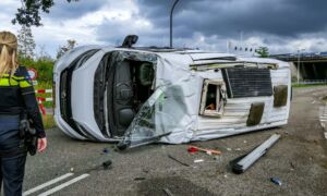 20260830 ongeval Boekelosestraat Usselo Boekelo camper 01