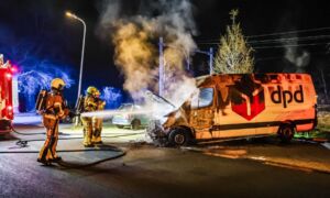 20261003 brand pakketbezorger bus Enschede News United Dennis Bakker