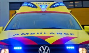 20807 Ambulance voorkant zwaailicht 112 alarm hulpdiensten groot