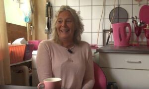 213089 Hildegard Brouwer roze