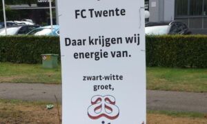 222446 Het bord vierkant