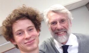 242640 Sam en hoogleraraar Scherder College Zuid Januari 2017