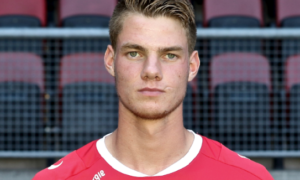 245300 Jari Oosterwijk liggend 3