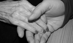 249766 hands 578917 640 1