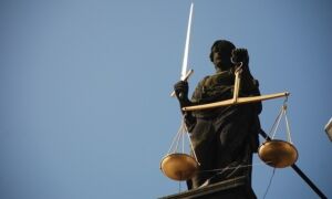249929 lady justice 677945 640 1