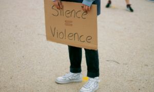 250916 vrouwen geweld sach verhei via unsplash