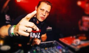 251031 michel vinyl junk