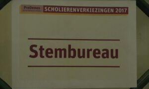 254090 Knipsel scholieren 2