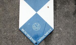 26037 Monument
