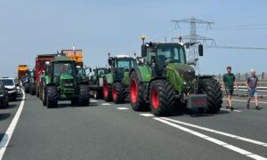260720 demonstratie boeren trekkers snelweg RTV OOST