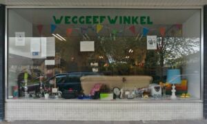 273075 DSC04768 weggeefwinkel