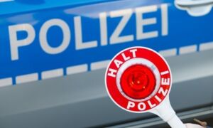 276181 polizei 49