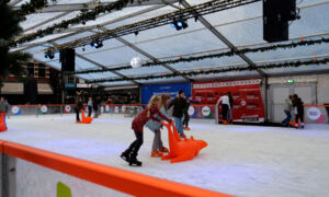 281125 SCHAATBAANOPENING NIEUWS 00 00 38 00 Still003