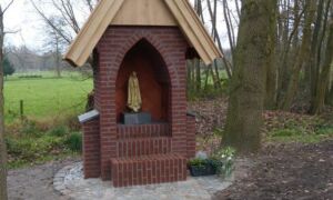 29305 Mariakapelletje Oldenzaal moet nog van oorspronkelijk groen worden voorzien