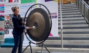 260320 Hanneke Steen opent de Slingerbeurs