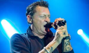 300045 2015 Golden Earring Barry Hay by 2eight DSC1388 1