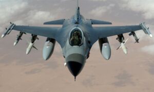 30221 F 16 Fighting Falcon