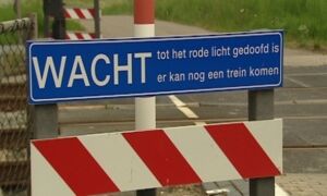 30849 wachtbord voor spoorovergang close 839 E05 FACDF7574 FC125785 D005550 B6