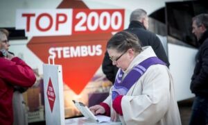 313779 top2000stembus