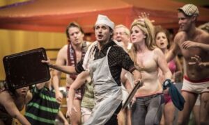 32057 Sweeney Todd scenes059