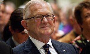 32807 Pieter van Vollenhoven