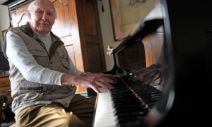 336155 pianist