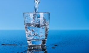 33729 bc6fc0cb 69d4 459d 9c1b 88a761f05a18 Glas water 490x330
