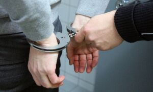 400233 handcuffs 2102488 1280