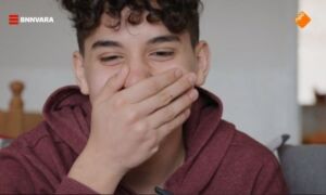 408483 Elias still uit video