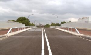 416677 boekelose brug TV